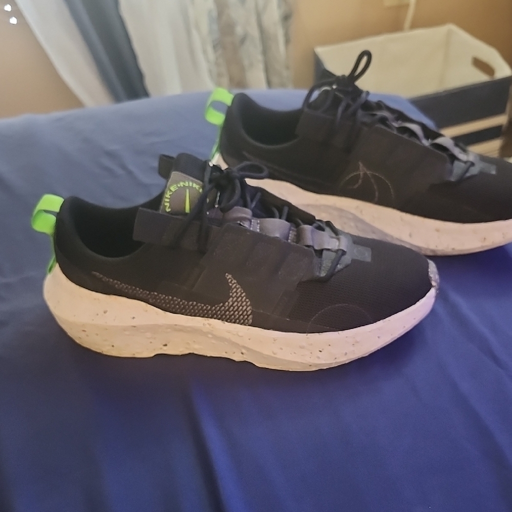Nike Men's Black and Green Sneakers